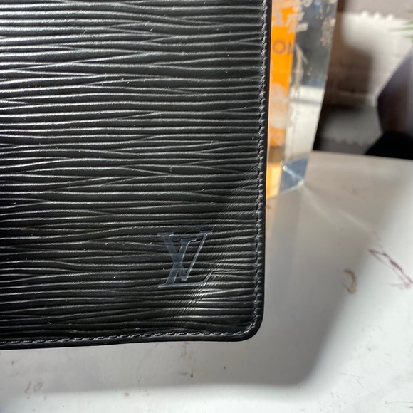 SOLDAuthentic Louis Vuitton Epi Checkbook Holder - Picture 11 of 14